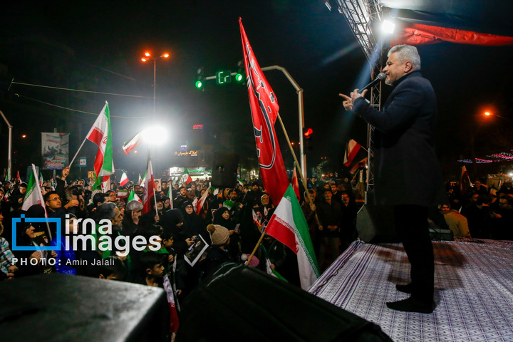 سوگواری برای رهبر شهید و بیعت با رهبر جدید در فلکه دوم تهرانپارس