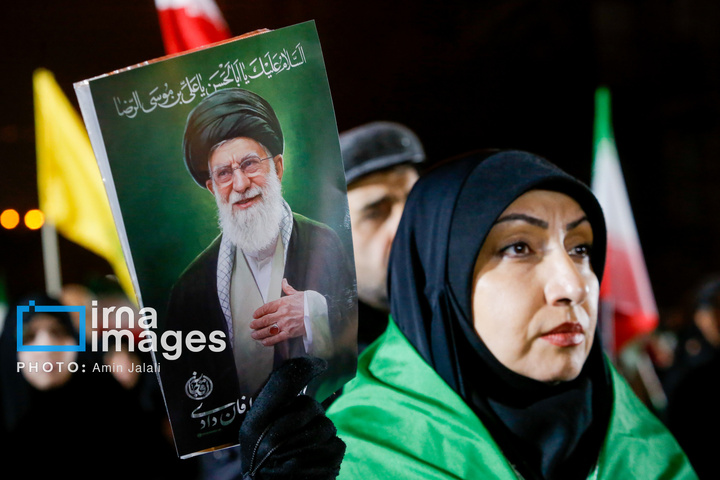 سوگواری برای رهبر شهید و بیعت با رهبر جدید در فلکه دوم تهرانپارس