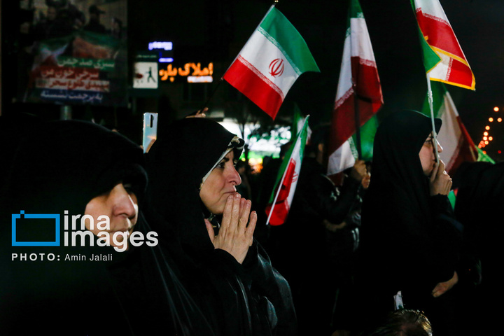 سوگواری برای رهبر شهید و بیعت با رهبر جدید در فلکه دوم تهرانپارس