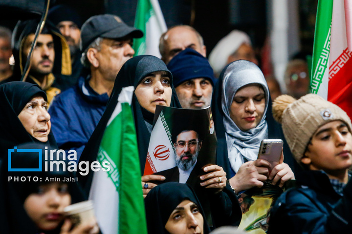 سوگواری برای رهبر شهید و بیعت با رهبر جدید در فلکه دوم تهرانپارس