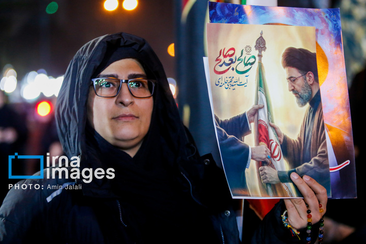 سوگواری برای رهبر شهید و بیعت با رهبر جدید در فلکه دوم تهرانپارس