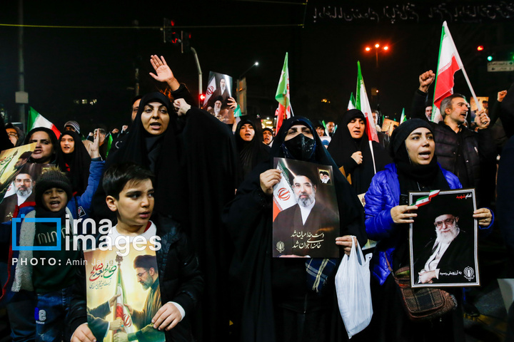 سوگواری برای رهبر شهید و بیعت با رهبر جدید در فلکه دوم تهرانپارس