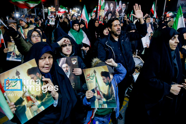 سوگواری برای رهبر شهید و بیعت با رهبر جدید در فلکه دوم تهرانپارس