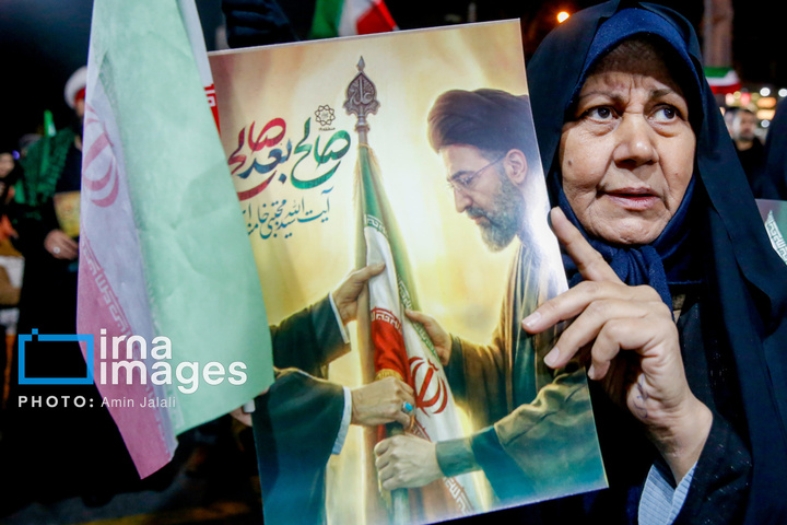 سوگواری برای رهبر شهید و بیعت با رهبر جدید در فلکه دوم تهرانپارس