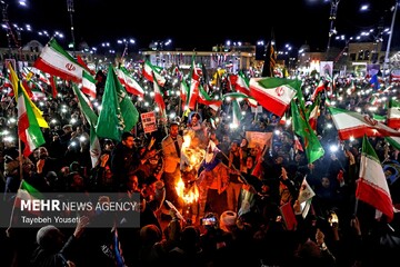 اجتماع شبانه همدانی‌ها در دفاع از امنیت کشور