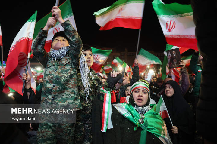 اجتماع حمایت از رزمندگان در مقابله با دشمن آمریکایی - صهیونی