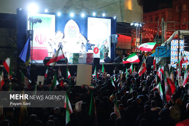 اجتماع حمایت از رزمندگان در مقابله با دشمن آمریکایی - صهیونی