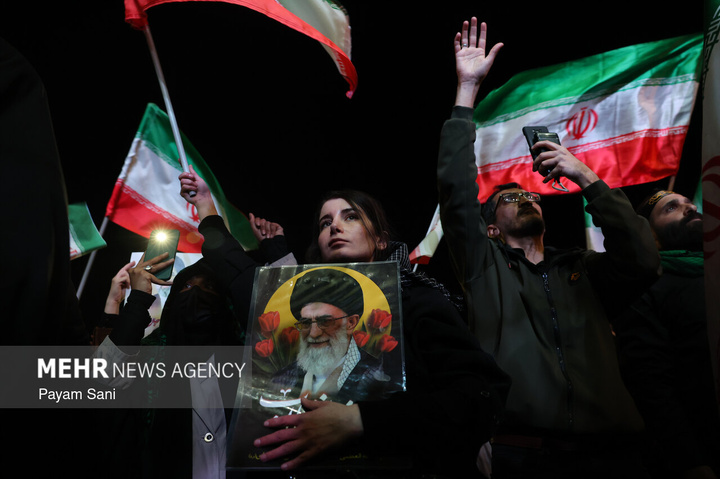 اجتماع حمایت از رزمندگان در مقابله با دشمن آمریکایی - صهیونی