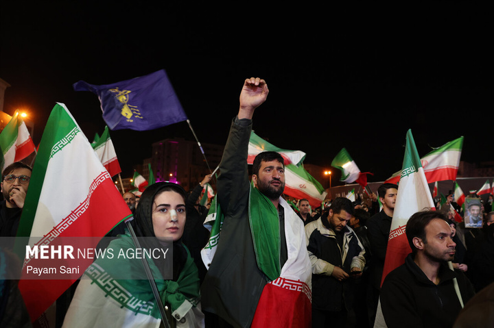 اجتماع حمایت از رزمندگان در مقابله با دشمن آمریکایی - صهیونی