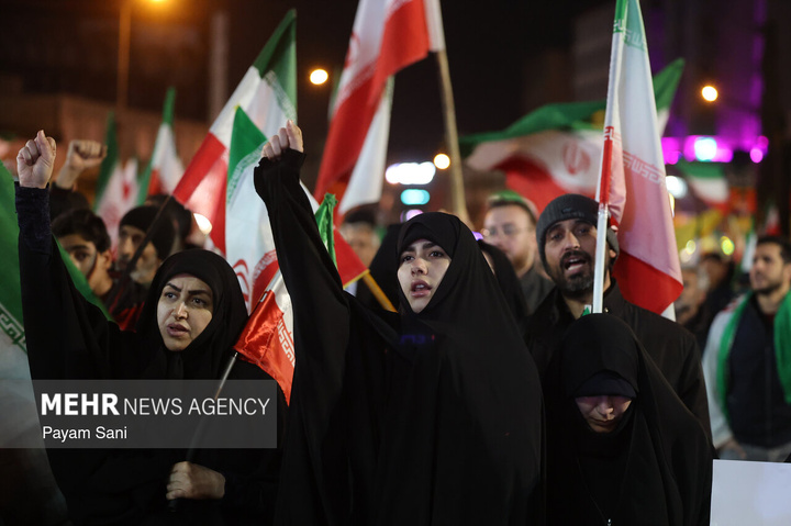 اجتماع حمایت از رزمندگان در مقابله با دشمن آمریکایی - صهیونی