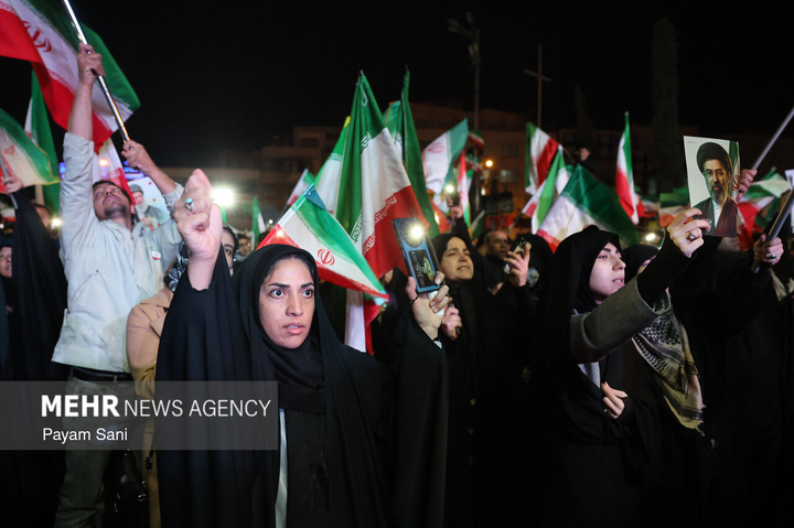 اجتماع حمایت از رزمندگان در مقابله با دشمن آمریکایی - صهیونی