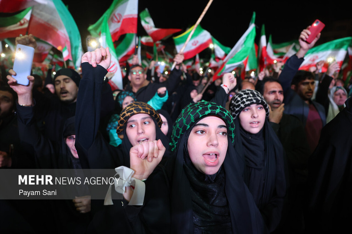 اجتماع حمایت از رزمندگان در مقابله با دشمن آمریکایی - صهیونی