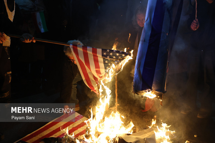 اجتماع حمایت از رزمندگان در مقابله با دشمن آمریکایی - صهیونی
