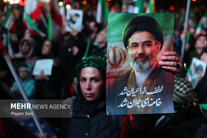 اجتماع حمایت از رزمندگان در مقابله با دشمن آمریکایی - صهیونی