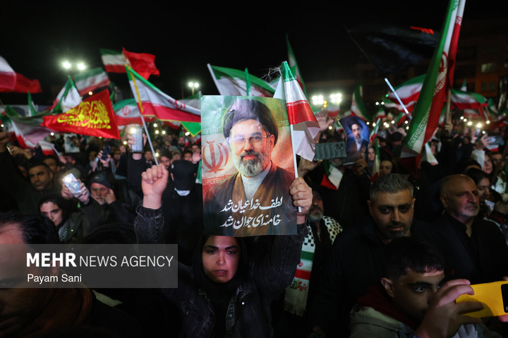 اجتماع حمایت از رزمندگان در مقابله با دشمن آمریکایی - صهیونی