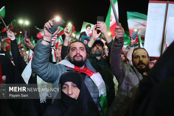 اجتماع حمایت از رزمندگان در مقابله با دشمن آمریکایی - صهیونی