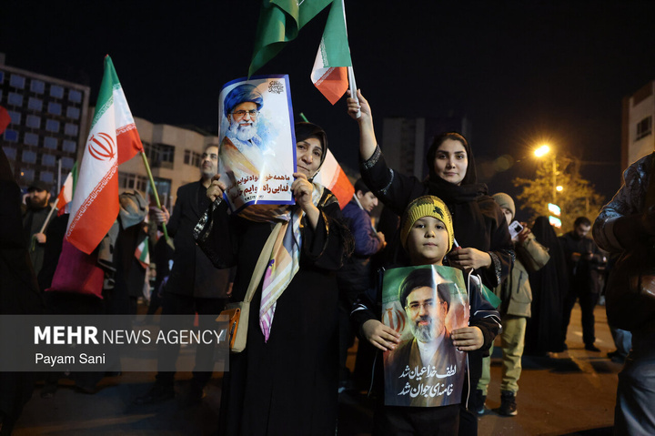 اجتماع حمایت از رزمندگان در مقابله با دشمن آمریکایی - صهیونی