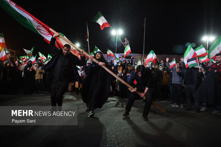 اجتماع حمایت از رزمندگان در مقابله با دشمن آمریکایی - صهیونی