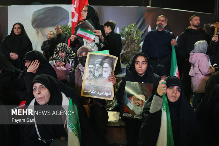 اجتماع حمایت از رزمندگان در مقابله با دشمن آمریکایی - صهیونی