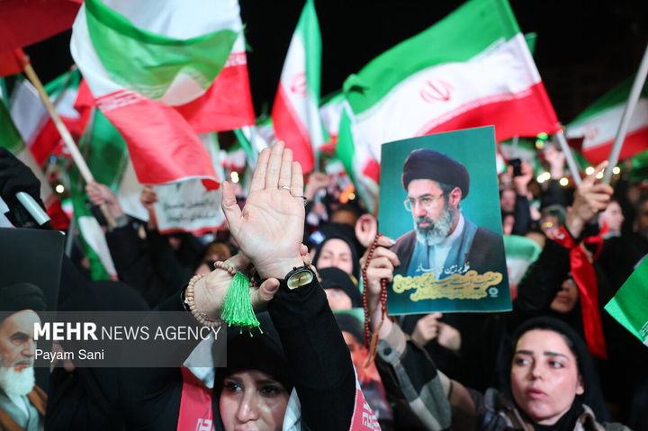 اجتماع حمایت از رزمندگان در مقابله با دشمن آمریکایی - صهیونی