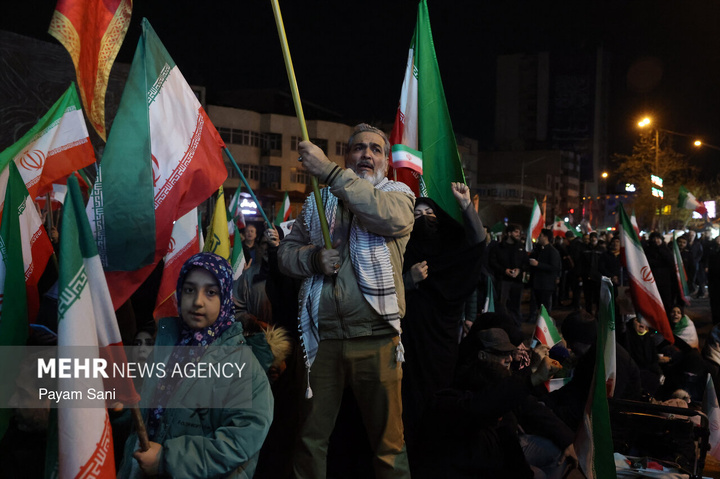 اجتماع حمایت از رزمندگان در مقابله با دشمن آمریکایی - صهیونی