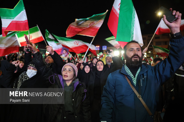 اجتماع حمایت از رزمندگان در مقابله با دشمن آمریکایی - صهیونی
