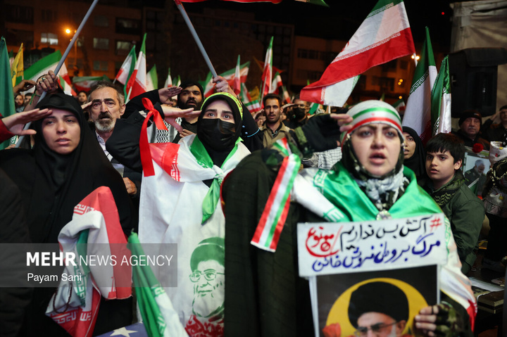 اجتماع حمایت از رزمندگان در مقابله با دشمن آمریکایی - صهیونی