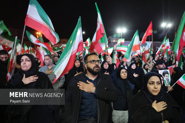 اجتماع حمایت از رزمندگان در مقابله با دشمن آمریکایی - صهیونی