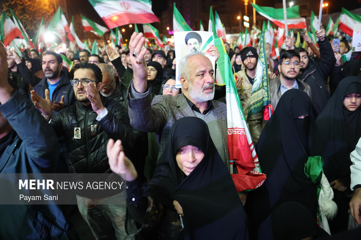 اجتماع حمایت از رزمندگان در مقابله با دشمن آمریکایی - صهیونی