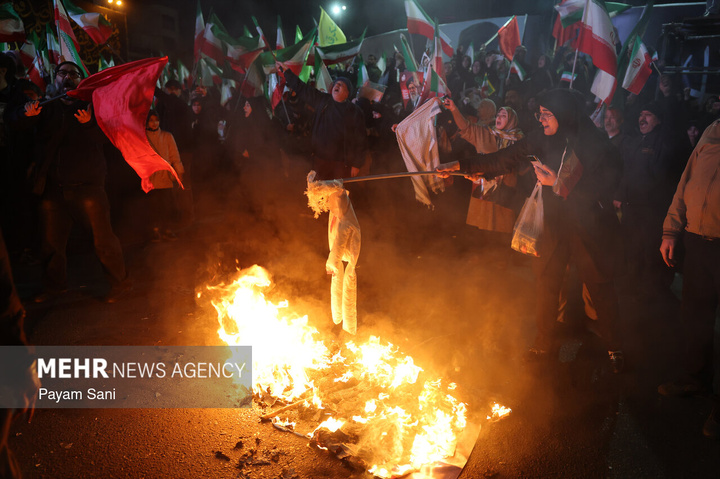اجتماع حمایت از رزمندگان در مقابله با دشمن آمریکایی - صهیونی