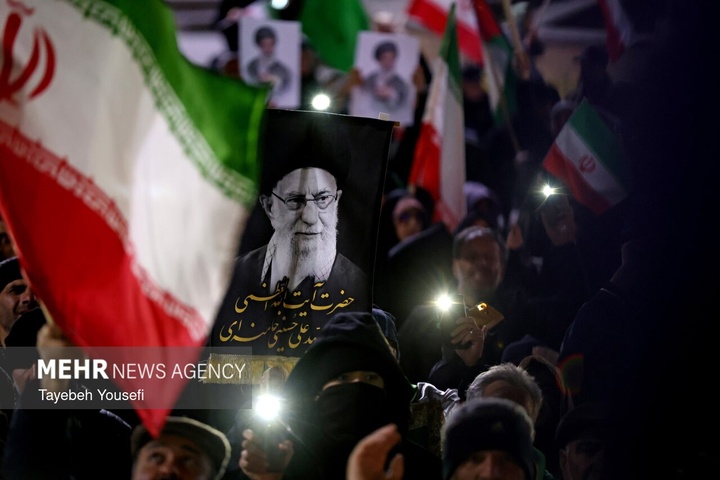 اجتماع شبانه همدانی‌ها در دفاع از امنیت کشور