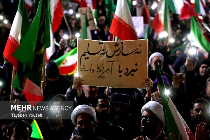 اجتماع شبانه همدانی‌ها در دفاع از امنیت کشور