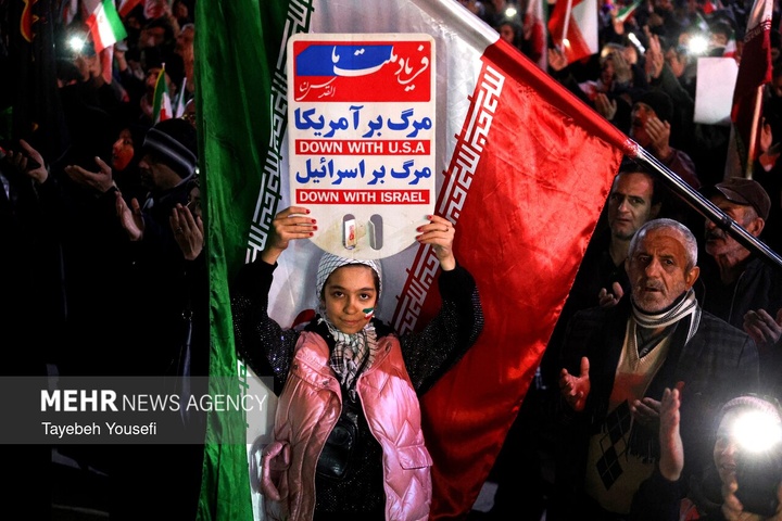 اجتماع شبانه همدانی‌ها در دفاع از امنیت کشور