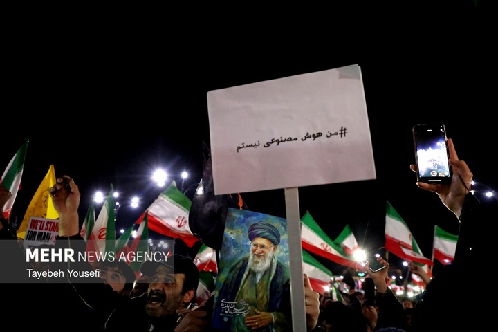 اجتماع شبانه همدانی‌ها در دفاع از امنیت کشور