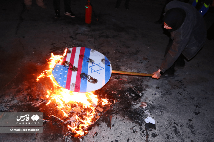 چهارشنبه‌سوزی دشمن در شیراز