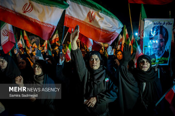 اجتماع حمایت از رزمندگان در مقابله با دشمن آمریکایی - صهیونی