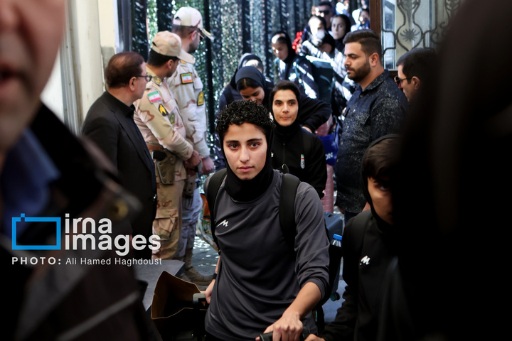 بازگشت اعضای تیم ملی فوتبال زنان ایران به آغوش میهن