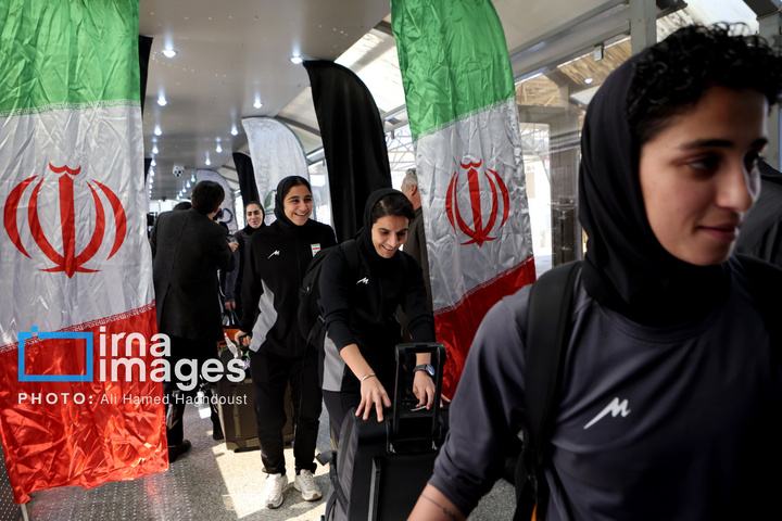 بازگشت اعضای تیم ملی فوتبال زنان ایران به آغوش میهن