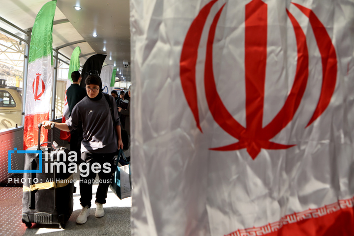 بازگشت اعضای تیم ملی فوتبال زنان ایران به آغوش میهن