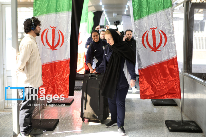 بازگشت اعضای تیم ملی فوتبال زنان ایران به آغوش میهن