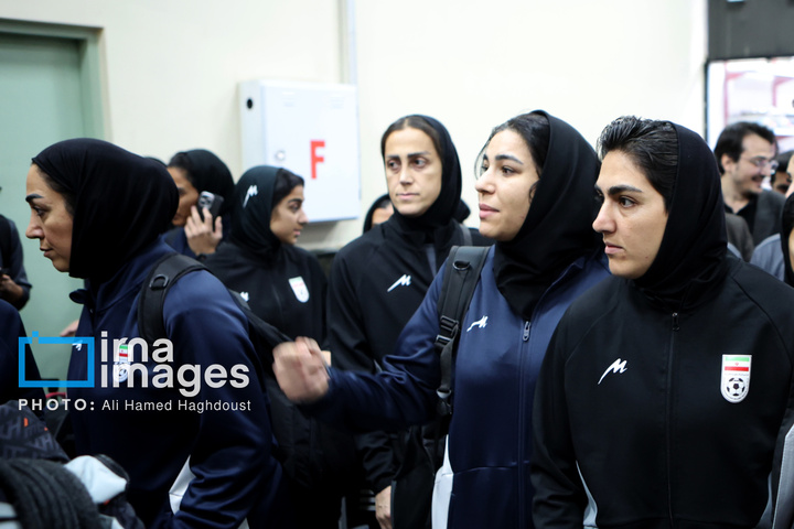 بازگشت اعضای تیم ملی فوتبال زنان ایران به آغوش میهن