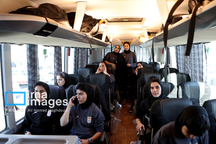 بازگشت اعضای تیم ملی فوتبال زنان ایران به آغوش میهن