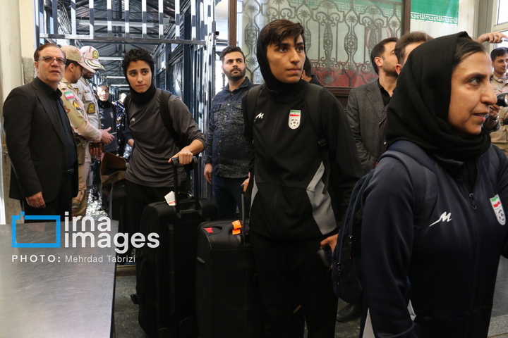بازگشت اعضای تیم ملی فوتبال زنان ایران به آغوش میهن