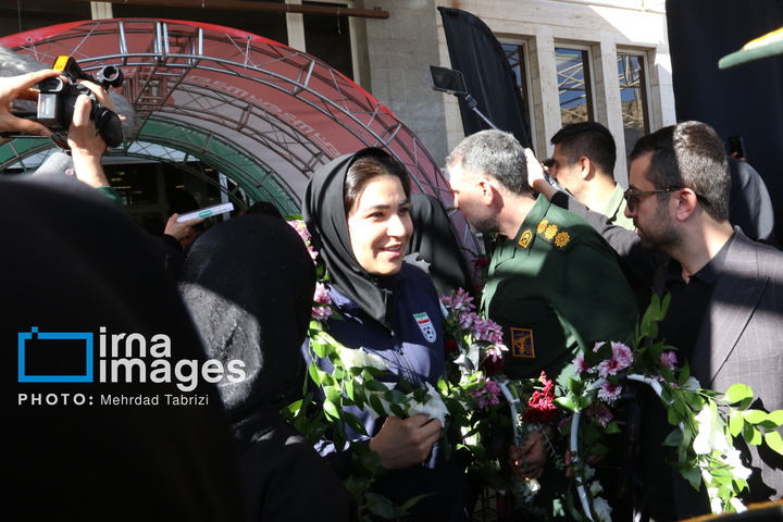 بازگشت اعضای تیم ملی فوتبال زنان ایران به آغوش میهن