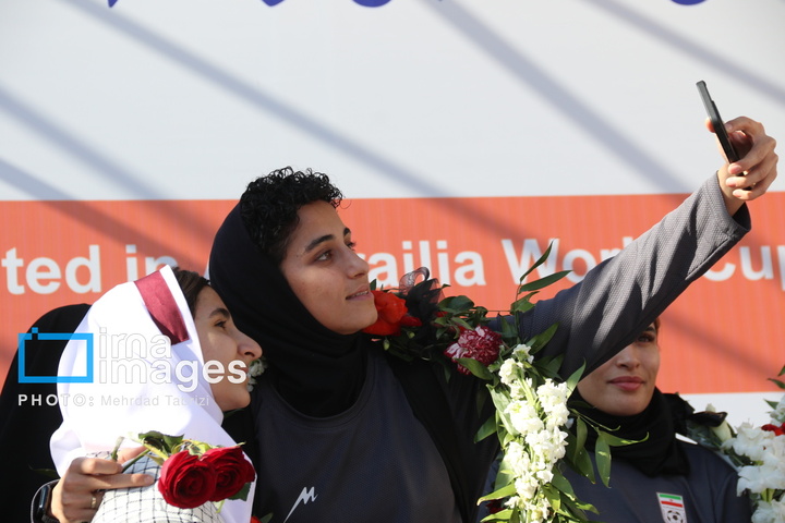 بازگشت اعضای تیم ملی فوتبال زنان ایران به آغوش میهن