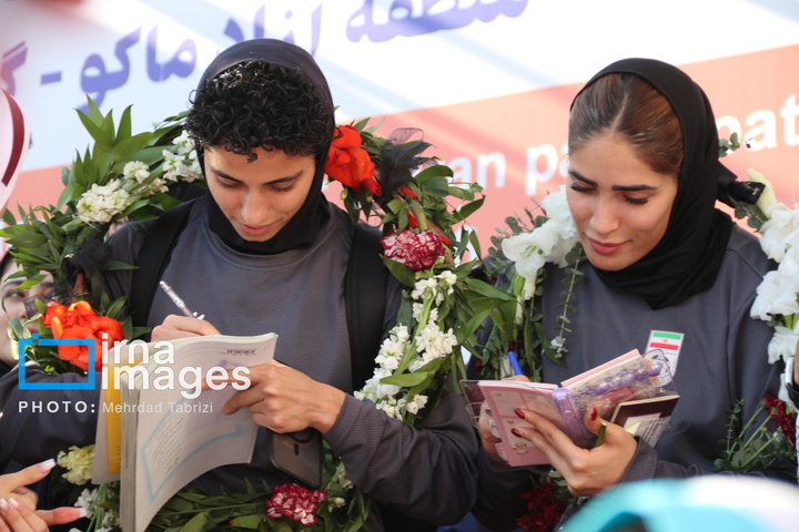 بازگشت اعضای تیم ملی فوتبال زنان ایران به آغوش میهن