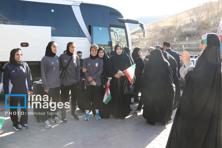 بازگشت اعضای تیم ملی فوتبال زنان ایران به آغوش میهن