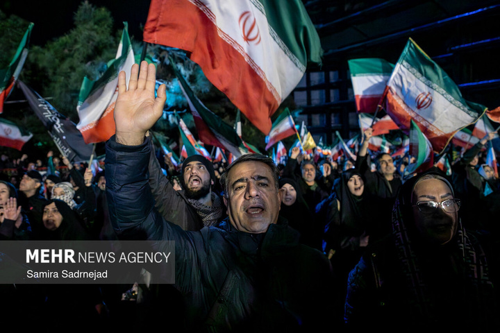 اجتماع حمایت از رزمندگان در مقابله با دشمن آمریکایی - صهیونی