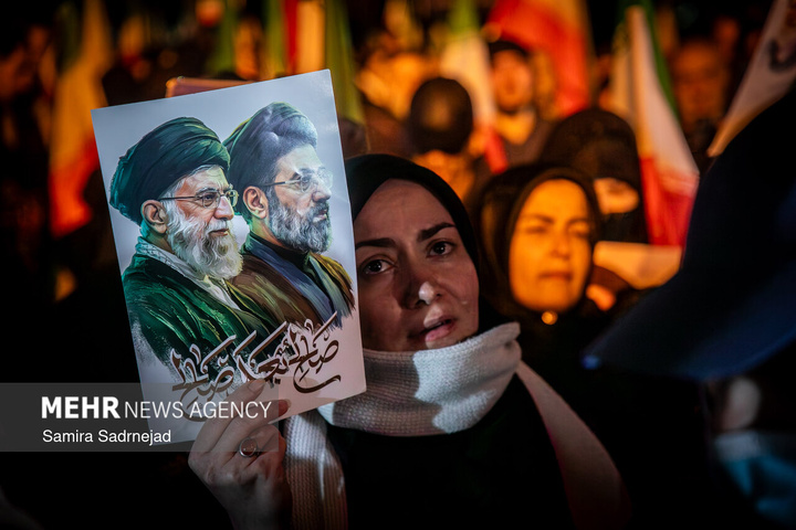 اجتماع حمایت از رزمندگان در مقابله با دشمن آمریکایی - صهیونی