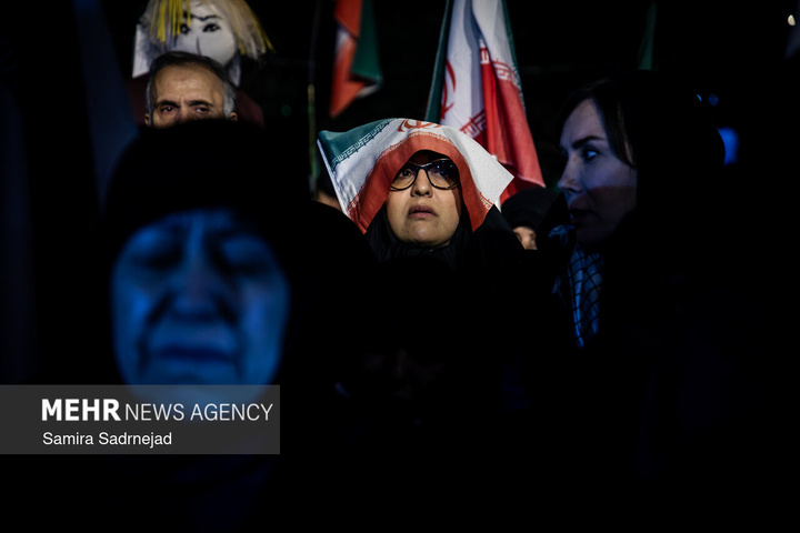 اجتماع حمایت از رزمندگان در مقابله با دشمن آمریکایی - صهیونی